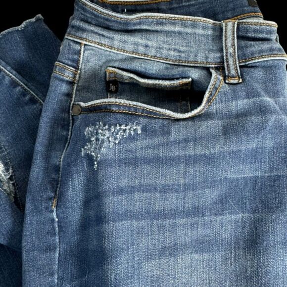 Judy Blue Upcycled Distressed Busted Knee Tapered Leg Raw Hem Crop Jeans Sz 16W - Picture 3 of 10